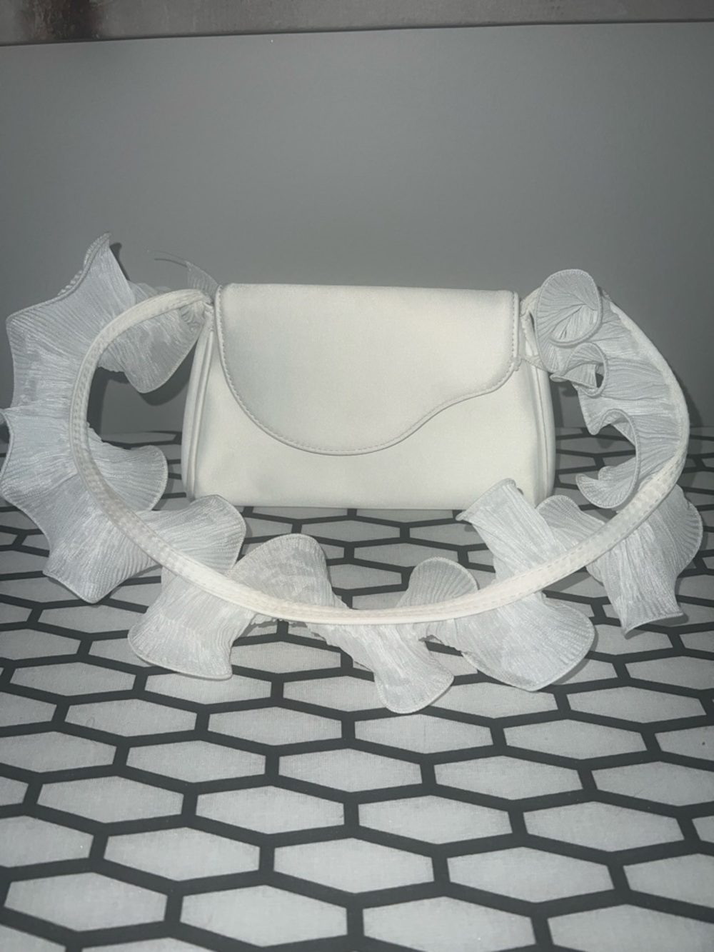 Jewel Badgley Mischka Elegant White Ruffled Women's Bag